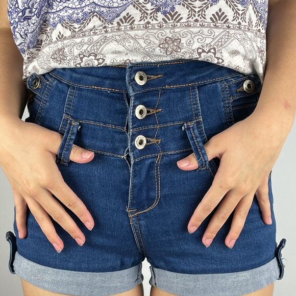 Ally Denim Shorts - Size 8 - Excellent - Picture 8 of 11